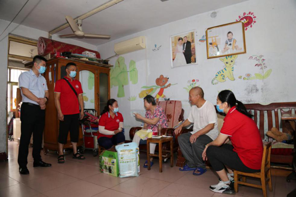 潍坊福彩销售员志愿服务队开展进社区服务活动